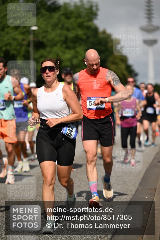 29.06.2025 - hella hamburg halbmarathon Dr. Thomas Lammeyer http://msf.ph/oto/8517305 29.06.2025 10:03:49 Kennedybrücke 1006, 1125, 1334, 1642, 1834, 1955, 2099, 2348, 2364, 2432, 2676, 2910, 3177, 3279, 3668, 3836, 4231, 5015, 5134, 5341, 5420, 6202, 6414, 6415, 6581, 6587, 7547, 7786, 8223, 8285, 8330, 8394, 8402, 8520, 8573, 9488, 9907, 9984, 10031, 10093, 10788, 11158 meine-sportfotos.de