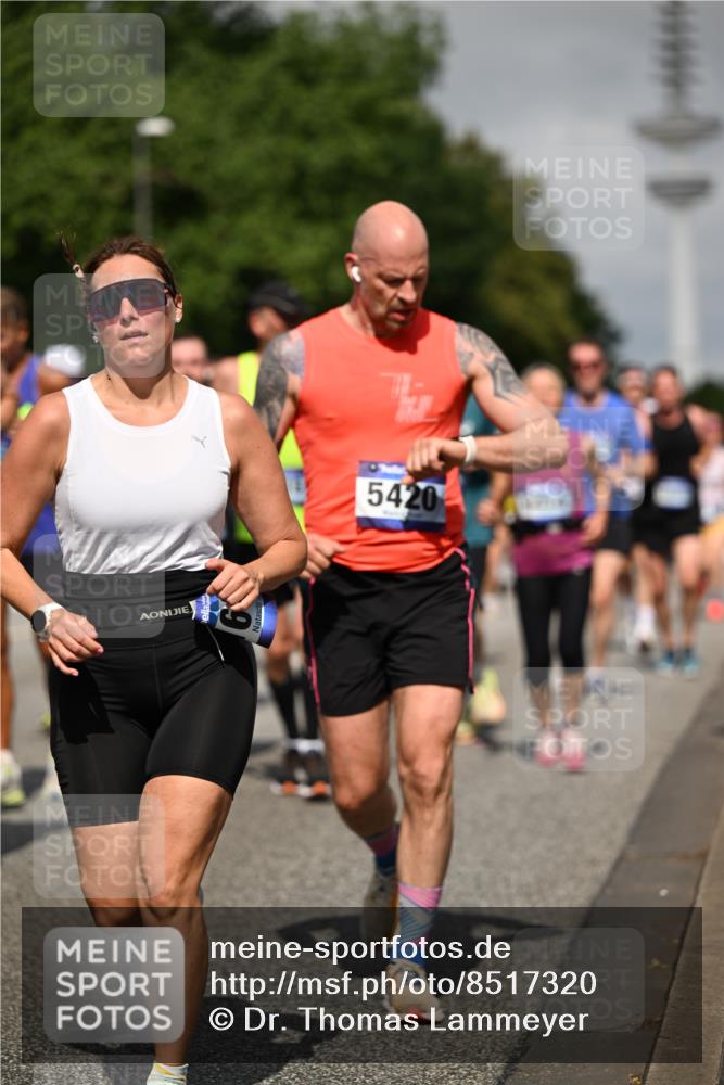 29.06.2025 - hella hamburg halbmarathon Dr. Thomas Lammeyer http://msf.ph/oto/8517320 29.06.2025 10:03:49 Kennedybrücke 1006, 1125, 1334, 1642, 1834, 1955, 2099, 2348, 2364, 2432, 2676, 2910, 3177, 3279, 3668, 3836, 4231, 5015, 5134, 5341, 5420, 6202, 6414, 6415, 6581, 6587, 7547, 7786, 8223, 8285, 8330, 8394, 8402, 8520, 8573, 9488, 9907, 9984, 10031, 10093, 10788, 11158 meine-sportfotos.de