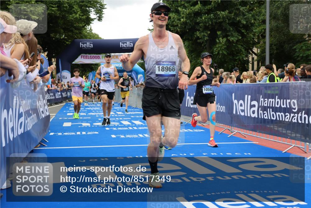 29.06.2025 - hella hamburg halbmarathon Strokosch-Dieckow http://msf.ph/oto/8517349 29.06.2025 10:55:12 Ziel 1549, 1628, 2119, 2448, 3041, 3945, 4903, 5643, 6355, 6723, 6891, 8973, 9361, 9380, 10188, 10191, 10192, 10263, 10582, 11184, 11747, 11976, 12248, 12526, 12961, 13470, 14834, 15854, 16108, 16521, 16630, 18031, 18290, 18380, 18531, 18966 meine-sportfotos.de