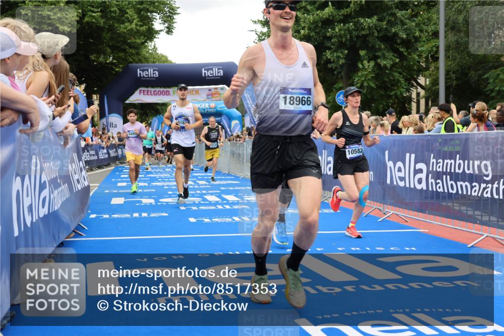 29.06.2025 - hella hamburg halbmarathon Strokosch-Dieckow http://msf.ph/oto/8517353 29.06.2025 10:55:12 Ziel 1549, 1628, 2119, 2448, 3041, 3945, 4903, 5643, 6355, 6723, 6891, 8973, 9361, 9380, 10188, 10191, 10192, 10263, 10582, 11184, 11747, 11976, 12248, 12526, 12961, 13470, 14834, 15854, 16108, 16521, 16630, 18031, 18290, 18380, 18531, 18966 meine-sportfotos.de