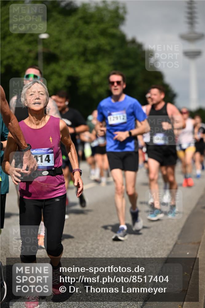 29.06.2025 - hella hamburg halbmarathon Dr. Thomas Lammeyer http://msf.ph/oto/8517404 29.06.2025 10:03:52 Kennedybrücke 1006, 1125, 1180, 1334, 1642, 1834, 1955, 2099, 2348, 2676, 2677, 2910, 3177, 3279, 3668, 3836, 3861, 4231, 5015, 5134, 5341, 5420, 6082, 6084, 6202, 6414, 6415, 6581, 6587, 7547, 7786, 8223, 8285, 8330, 8394, 8402, 8520, 8573, 9984, 10031, 10093, 10788, 11158, 11366 meine-sportfotos.de