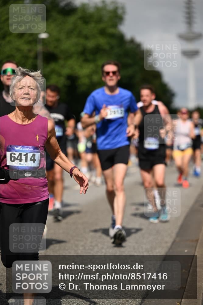 29.06.2025 - hella hamburg halbmarathon Dr. Thomas Lammeyer http://msf.ph/oto/8517416 29.06.2025 10:03:52 Kennedybrücke 1006, 1125, 1180, 1334, 1642, 1834, 1955, 2099, 2348, 2676, 2677, 2910, 3177, 3279, 3668, 3836, 3861, 4231, 5015, 5134, 5341, 5420, 6082, 6084, 6202, 6414, 6415, 6581, 6587, 7547, 7786, 8223, 8285, 8330, 8394, 8402, 8520, 8573, 9984, 10031, 10093, 10788, 11158, 11366 meine-sportfotos.de