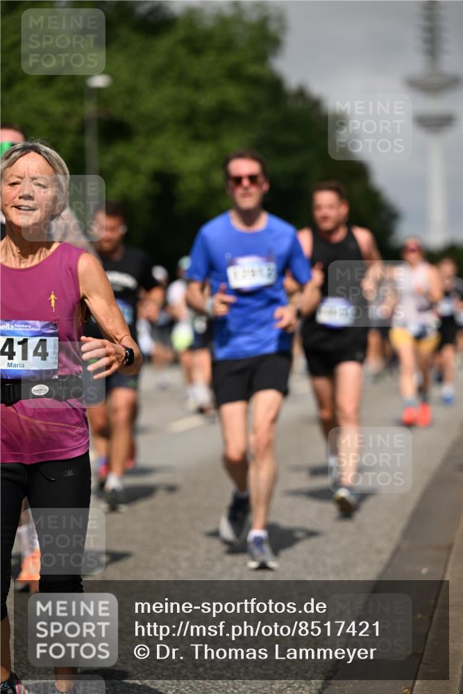 29.06.2025 - hella hamburg halbmarathon Dr. Thomas Lammeyer http://msf.ph/oto/8517421 29.06.2025 10:03:52 Kennedybrücke 1006, 1125, 1180, 1334, 1642, 1834, 1955, 2099, 2348, 2676, 2677, 2910, 3177, 3279, 3668, 3836, 3861, 4231, 5015, 5134, 5341, 5420, 6082, 6084, 6202, 6414, 6415, 6581, 6587, 7547, 7786, 8223, 8285, 8330, 8394, 8402, 8520, 8573, 9984, 10031, 10093, 10788, 11158, 11366 meine-sportfotos.de