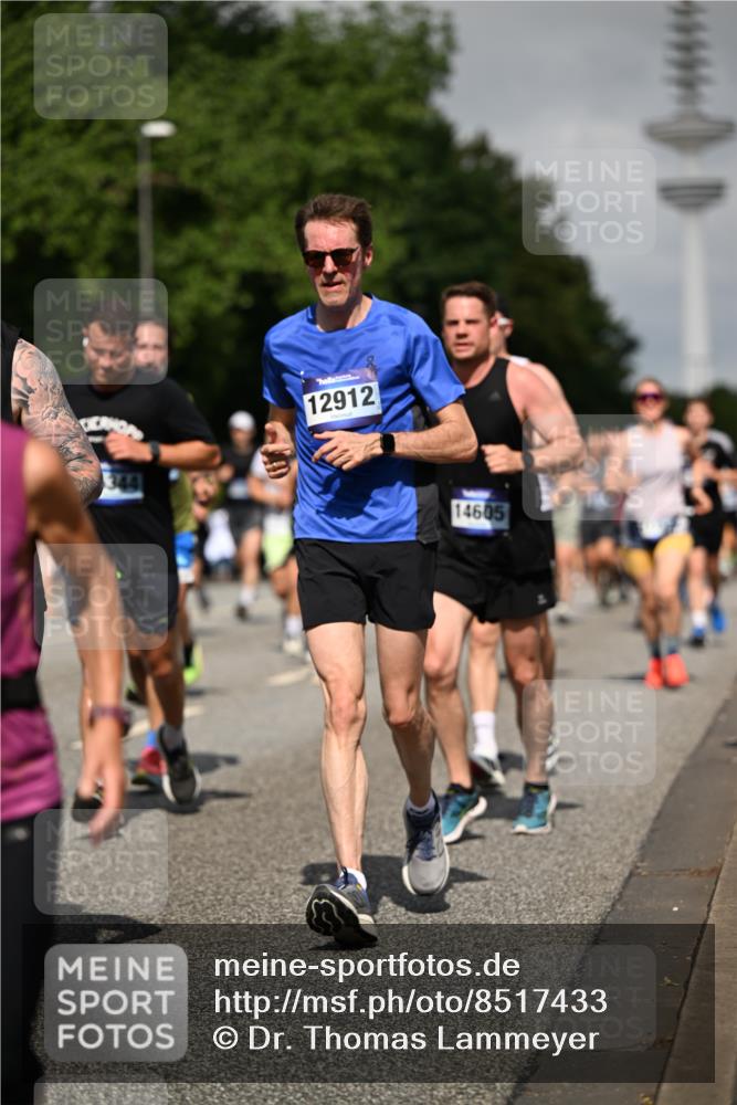 29.06.2025 - hella hamburg halbmarathon Dr. Thomas Lammeyer http://msf.ph/oto/8517433 29.06.2025 10:03:52 Kennedybrücke 1006, 1125, 1180, 1334, 1642, 1834, 1955, 2099, 2348, 2676, 2677, 2910, 3177, 3279, 3668, 3836, 3861, 4231, 5015, 5134, 5341, 5420, 6082, 6084, 6202, 6414, 6415, 6581, 6587, 7547, 7786, 8223, 8285, 8330, 8394, 8402, 8520, 8573, 9984, 10031, 10093, 10788, 11158, 11366 meine-sportfotos.de