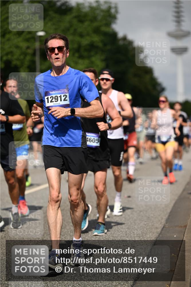29.06.2025 - hella hamburg halbmarathon Dr. Thomas Lammeyer http://msf.ph/oto/8517449 29.06.2025 10:03:53 Kennedybrücke 1006, 1125, 1180, 1334, 1642, 1834, 1955, 2099, 2348, 2676, 2677, 2910, 3177, 3279, 3836, 3861, 3898, 4231, 5015, 5134, 5341, 5420, 6082, 6084, 6202, 6414, 6415, 6581, 6587, 7547, 7786, 8223, 8285, 8330, 8394, 8402, 8520, 8573, 10031, 10093, 10788, 11158, 11366 meine-sportfotos.de