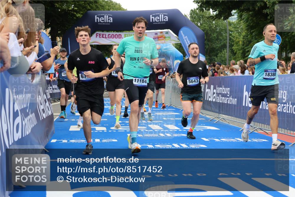 29.06.2025 - hella hamburg halbmarathon Strokosch-Dieckow http://msf.ph/oto/8517452 29.06.2025 10:55:18 Ziel 1130, 2771, 4189, 4903, 5287, 5643, 6723, 6891, 6938, 8487, 8973, 10188, 10263, 10582, 11184, 12526, 13234, 13236, 13470, 15854, 16521, 16985, 17603, 17940, 18031, 18290, 18380, 18531, 18966 meine-sportfotos.de