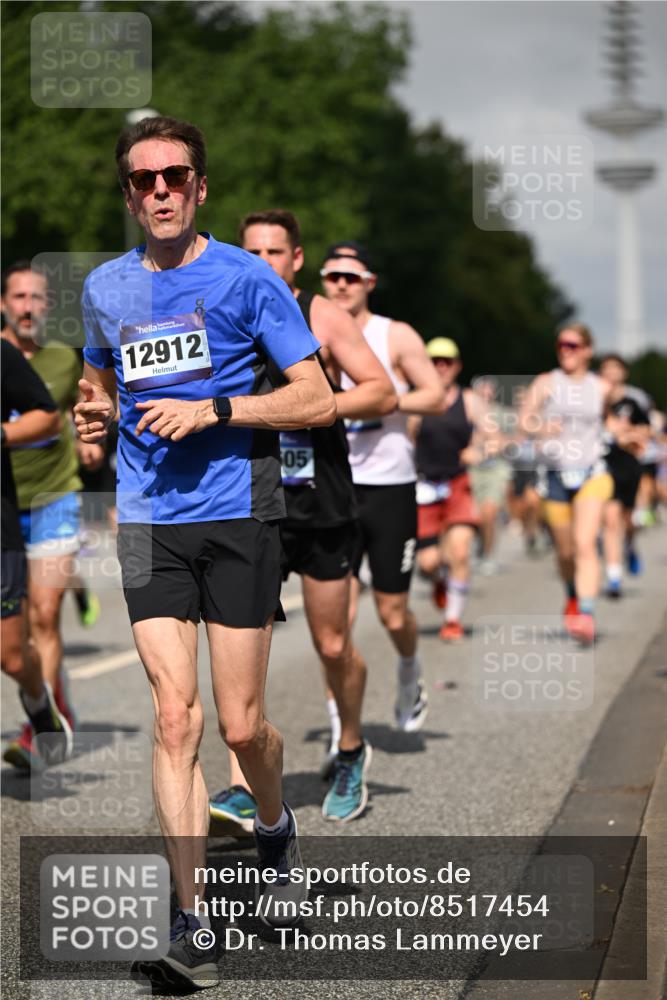 29.06.2025 - hella hamburg halbmarathon Dr. Thomas Lammeyer http://msf.ph/oto/8517454 29.06.2025 10:03:53 Kennedybrücke 1006, 1125, 1180, 1334, 1642, 1834, 1955, 2099, 2348, 2676, 2677, 2910, 3177, 3279, 3836, 3861, 3898, 4231, 5015, 5134, 5341, 5420, 6082, 6084, 6202, 6414, 6415, 6581, 6587, 7547, 7786, 8223, 8285, 8330, 8394, 8402, 8520, 8573, 10031, 10093, 10788, 11158, 11366 meine-sportfotos.de