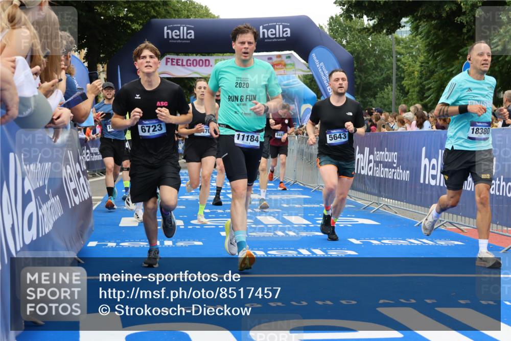 29.06.2025 - hella hamburg halbmarathon Strokosch-Dieckow http://msf.ph/oto/8517457 29.06.2025 10:55:18 Ziel 1130, 2771, 4189, 4903, 5287, 5643, 6723, 6891, 6938, 8487, 8973, 10188, 10263, 10582, 11184, 12526, 13234, 13236, 13470, 15854, 16521, 16985, 17603, 17940, 18031, 18290, 18380, 18531, 18966 meine-sportfotos.de