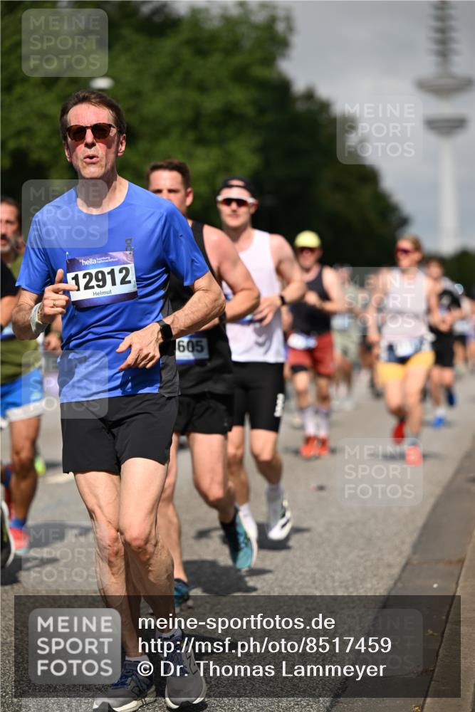 29.06.2025 - hella hamburg halbmarathon Dr. Thomas Lammeyer http://msf.ph/oto/8517459 29.06.2025 10:03:53 Kennedybrücke 1006, 1125, 1180, 1334, 1642, 1834, 1955, 2099, 2348, 2676, 2677, 2910, 3177, 3279, 3836, 3861, 3898, 4231, 5015, 5134, 5341, 5420, 6082, 6084, 6202, 6414, 6415, 6581, 6587, 7547, 7786, 8223, 8285, 8330, 8394, 8402, 8520, 8573, 10031, 10093, 10788, 11158, 11366 meine-sportfotos.de