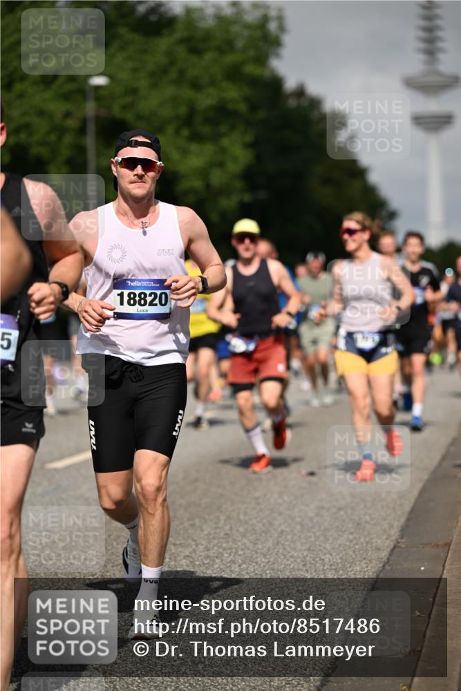 29.06.2025 - hella hamburg halbmarathon Dr. Thomas Lammeyer http://msf.ph/oto/8517486 29.06.2025 10:03:54 Kennedybrücke 1006, 1125, 1180, 1334, 1642, 1834, 1955, 2099, 2348, 2676, 2677, 2910, 3112, 3177, 3279, 3836, 3861, 3898, 4231, 4796, 5015, 5134, 5341, 5420, 6082, 6084, 6202, 6260, 6414, 6415, 6581, 6587, 7547, 7786, 8223, 8285, 8330, 8394, 8402, 8520, 8573, 9611, 10031, 10044, 10093, 10788, 11158, 11366 meine-sportfotos.de