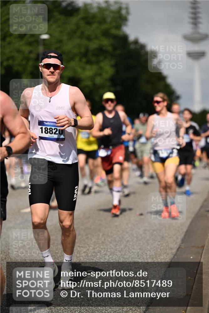 29.06.2025 - hella hamburg halbmarathon Dr. Thomas Lammeyer http://msf.ph/oto/8517489 29.06.2025 10:03:55 Kennedybrücke 1006, 1125, 1180, 1334, 1642, 1834, 1955, 2099, 2348, 2676, 2677, 2910, 3112, 3177, 3279, 3836, 3861, 3898, 4231, 4796, 5015, 5134, 5341, 5420, 6082, 6084, 6202, 6260, 6414, 6415, 6581, 6587, 7786, 8223, 8285, 8330, 8394, 8402, 8520, 8573, 8730, 9611, 10031, 10044, 10093, 10582, 10788, 11158, 11366 meine-sportfotos.de