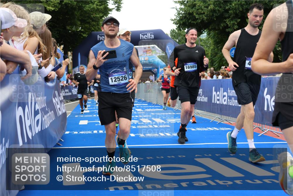 29.06.2025 - hella hamburg halbmarathon Strokosch-Dieckow http://msf.ph/oto/8517508 29.06.2025 10:55:20 Ziel 1130, 2252, 2771, 4189, 4951, 5287, 5643, 6723, 6891, 6938, 8487, 8973, 10188, 10263, 11184, 12526, 13234, 13236, 13470, 16213, 16521, 16985, 17603, 17940, 18290, 18380, 18531 meine-sportfotos.de