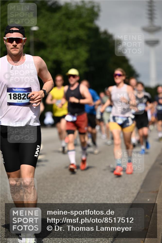 29.06.2025 - hella hamburg halbmarathon Dr. Thomas Lammeyer http://msf.ph/oto/8517512 29.06.2025 10:03:55 Kennedybrücke 1006, 1125, 1180, 1334, 1642, 1834, 1955, 2099, 2348, 2676, 2677, 2910, 3112, 3177, 3279, 3836, 3861, 3898, 4231, 4796, 5015, 5134, 5341, 5420, 6082, 6084, 6202, 6260, 6414, 6415, 6581, 6587, 7786, 8223, 8285, 8330, 8394, 8402, 8520, 8573, 8730, 9611, 10031, 10044, 10093, 10582, 10788, 11158, 11366 meine-sportfotos.de