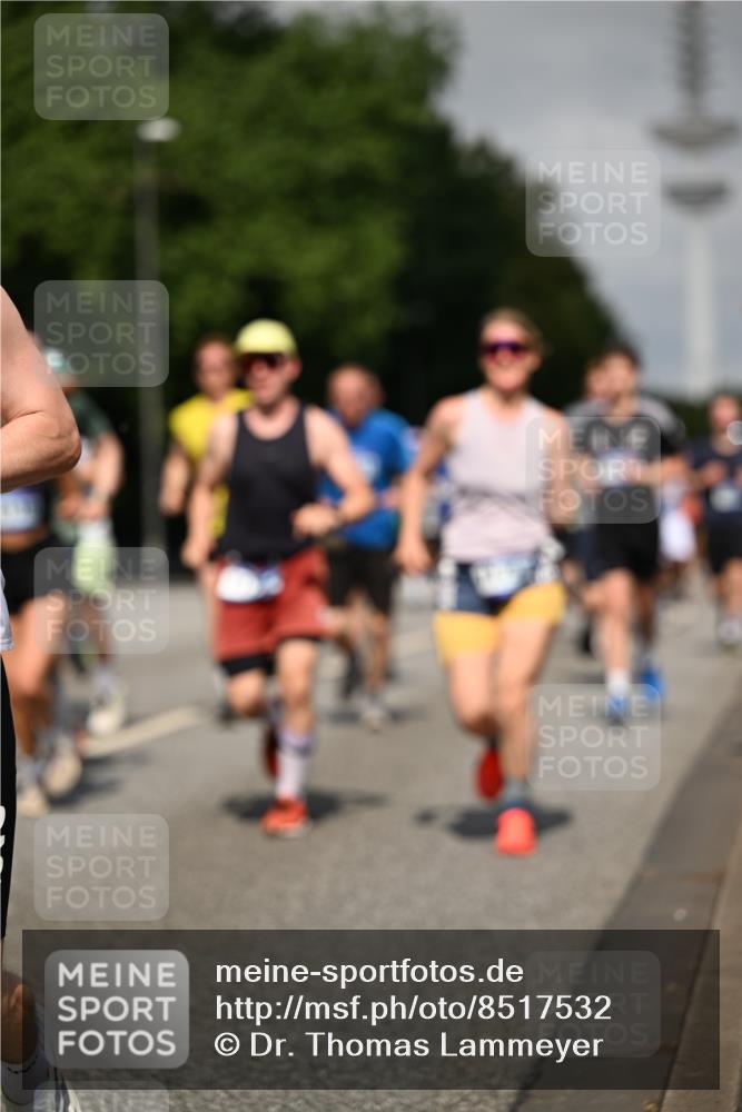 29.06.2025 - hella hamburg halbmarathon Dr. Thomas Lammeyer http://msf.ph/oto/8517532 29.06.2025 10:03:55 Kennedybrücke 1006, 1125, 1180, 1334, 1642, 1834, 1955, 2099, 2348, 2676, 2677, 2910, 3112, 3177, 3279, 3836, 3861, 3898, 4231, 4796, 5015, 5134, 5341, 5420, 6082, 6084, 6202, 6260, 6414, 6415, 6581, 6587, 7786, 8223, 8285, 8330, 8394, 8402, 8520, 8573, 8730, 9611, 10031, 10044, 10093, 10582, 10788, 11158, 11366 meine-sportfotos.de