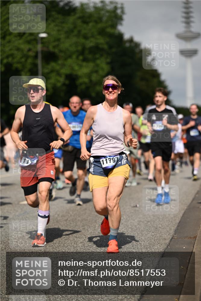29.06.2025 - hella hamburg halbmarathon Dr. Thomas Lammeyer http://msf.ph/oto/8517553 29.06.2025 10:03:56 Kennedybrücke 1006, 1125, 1180, 1334, 1642, 1834, 1955, 2099, 2348, 2676, 2677, 2910, 3112, 3177, 3279, 3861, 3898, 4231, 4796, 5015, 5134, 5341, 5420, 6082, 6084, 6202, 6260, 6414, 6415, 6462, 6581, 6587, 7786, 7824, 8223, 8285, 8330, 8394, 8402, 8520, 8573, 8730, 9611, 10031, 10044, 10093, 10582, 10788, 11158, 11366 meine-sportfotos.de