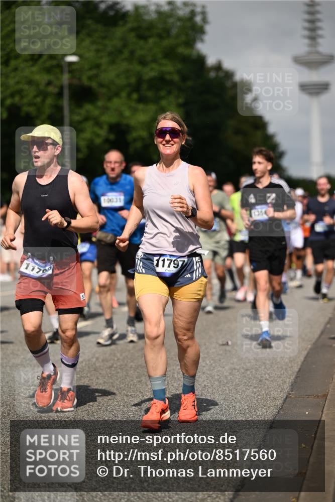 29.06.2025 - hella hamburg halbmarathon Dr. Thomas Lammeyer http://msf.ph/oto/8517560 29.06.2025 10:03:56 Kennedybrücke 1006, 1125, 1180, 1334, 1642, 1834, 1955, 2099, 2348, 2676, 2677, 2910, 3112, 3177, 3279, 3861, 3898, 4231, 4796, 5015, 5134, 5341, 5420, 6082, 6084, 6202, 6260, 6414, 6415, 6462, 6581, 6587, 7786, 7824, 8223, 8285, 8330, 8394, 8402, 8520, 8573, 8730, 9611, 10031, 10044, 10093, 10582, 10788, 11158, 11366 meine-sportfotos.de
