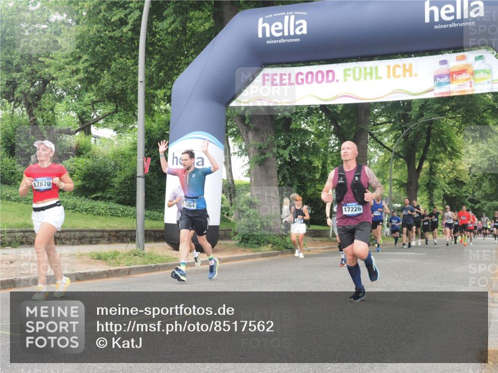 29.06.2025 - hella hamburg halbmarathon KatJ http://msf.ph/oto/8517562 29.06.2025 10:48:09 Zwischen KM18-KM19 1264, 7049, 8721 meine-sportfotos.de