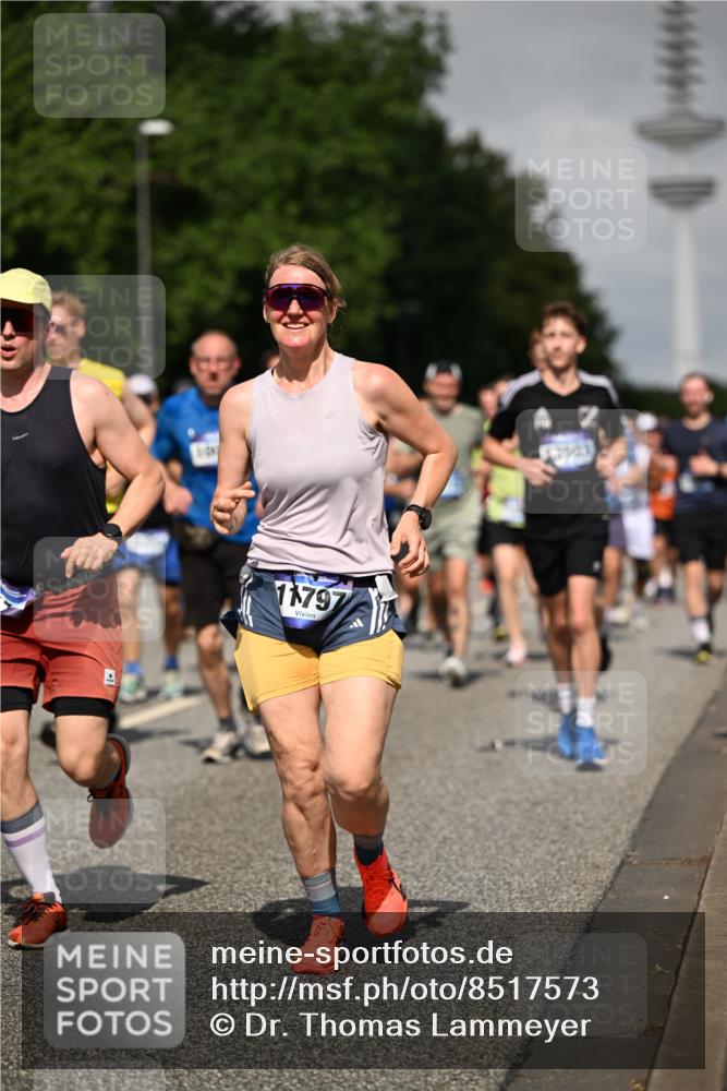 29.06.2025 - hella hamburg halbmarathon Dr. Thomas Lammeyer http://msf.ph/oto/8517573 29.06.2025 10:03:57 Kennedybrücke 1006, 1125, 1180, 1239, 1334, 1642, 1834, 1955, 2099, 2348, 2676, 2677, 2910, 3112, 3177, 3279, 3861, 3898, 4231, 4796, 5015, 5134, 5341, 5420, 6082, 6084, 6202, 6260, 6414, 6415, 6462, 6581, 6587, 7786, 7824, 8223, 8285, 8330, 8394, 8402, 8520, 8573, 8730, 9611, 10031, 10044, 10093, 10582, 10788, 11158, 11366 meine-sportfotos.de