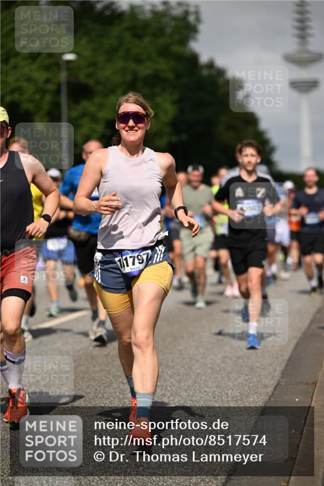 29.06.2025 - hella hamburg halbmarathon Dr. Thomas Lammeyer http://msf.ph/oto/8517574 29.06.2025 10:03:57 Kennedybrücke 1006, 1125, 1180, 1239, 1334, 1642, 1834, 1955, 2099, 2348, 2676, 2677, 2910, 3112, 3177, 3279, 3861, 3898, 4231, 4796, 5015, 5134, 5341, 5420, 6082, 6084, 6202, 6260, 6414, 6415, 6462, 6581, 6587, 7786, 7824, 8223, 8285, 8330, 8394, 8402, 8520, 8573, 8730, 9611, 10031, 10044, 10093, 10582, 10788, 11158, 11366 meine-sportfotos.de