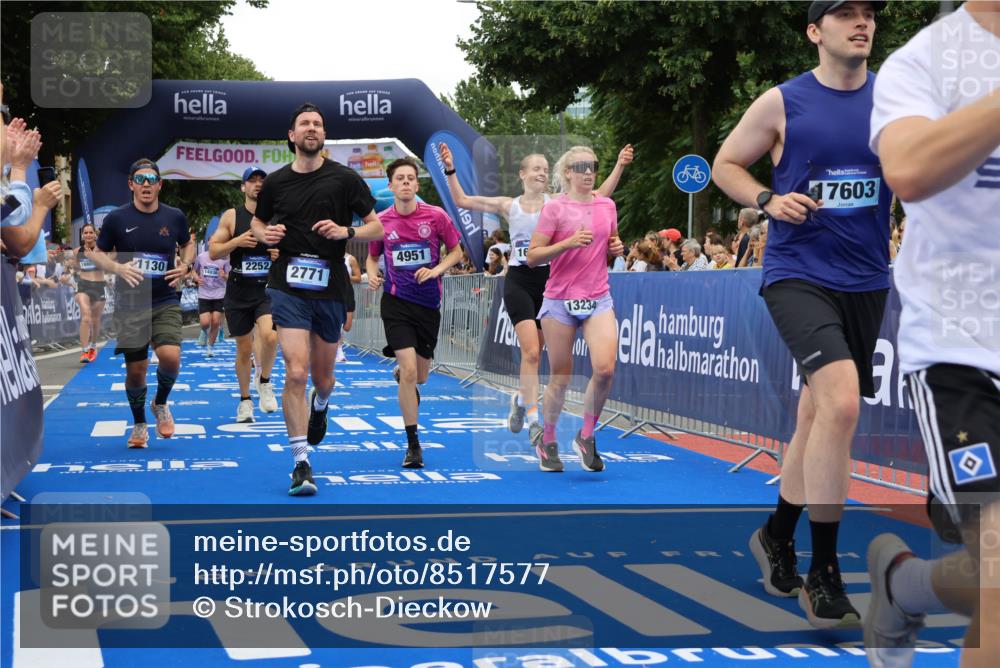 29.06.2025 - hella hamburg halbmarathon Strokosch-Dieckow http://msf.ph/oto/8517577 29.06.2025 10:55:25 Ziel 1130, 2252, 2771, 4189, 4951, 5287, 5319, 5643, 6591, 6938, 8487, 11184, 11554, 12526, 12544, 12584, 13234, 13236, 13267, 13470, 14036, 14592, 16213, 16334, 16609, 16985, 17603, 17940, 18290, 18380, 18531 meine-sportfotos.de