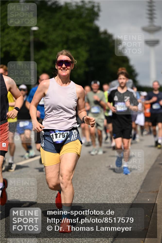29.06.2025 - hella hamburg halbmarathon Dr. Thomas Lammeyer http://msf.ph/oto/8517579 29.06.2025 10:03:57 Kennedybrücke 1006, 1125, 1180, 1239, 1334, 1642, 1834, 1955, 2099, 2348, 2676, 2677, 2910, 3112, 3177, 3279, 3861, 3898, 4231, 4796, 5015, 5134, 5341, 5420, 6082, 6084, 6202, 6260, 6414, 6415, 6462, 6581, 6587, 7786, 7824, 8223, 8285, 8330, 8394, 8402, 8520, 8573, 8730, 9611, 10031, 10044, 10093, 10582, 10788, 11158, 11366 meine-sportfotos.de