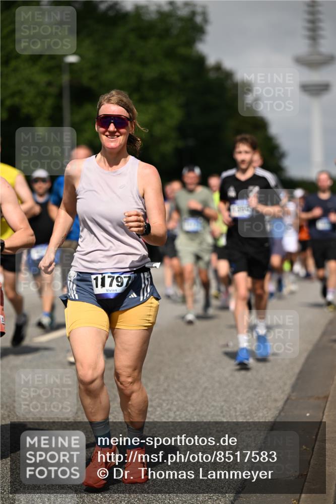 29.06.2025 - hella hamburg halbmarathon Dr. Thomas Lammeyer http://msf.ph/oto/8517583 29.06.2025 10:03:57 Kennedybrücke 1006, 1125, 1180, 1239, 1334, 1642, 1834, 1955, 2099, 2348, 2676, 2677, 2910, 3112, 3177, 3279, 3861, 3898, 4231, 4796, 5015, 5134, 5341, 5420, 6082, 6084, 6202, 6260, 6414, 6415, 6462, 6581, 6587, 7786, 7824, 8223, 8285, 8330, 8394, 8402, 8520, 8573, 8730, 9611, 10031, 10044, 10093, 10582, 10788, 11158, 11366 meine-sportfotos.de