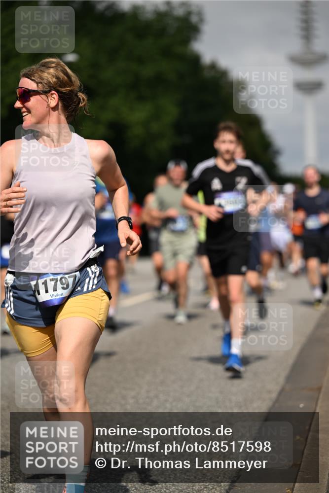 29.06.2025 - hella hamburg halbmarathon Dr. Thomas Lammeyer http://msf.ph/oto/8517598 29.06.2025 10:03:57 Kennedybrücke 1006, 1125, 1180, 1239, 1334, 1642, 1834, 1955, 2099, 2348, 2676, 2677, 2910, 3112, 3177, 3279, 3861, 3898, 4231, 4796, 5015, 5134, 5341, 5420, 6082, 6084, 6202, 6260, 6414, 6415, 6462, 6581, 6587, 7786, 7824, 8223, 8285, 8330, 8394, 8402, 8520, 8573, 8730, 9611, 10031, 10044, 10093, 10582, 10788, 11158, 11366 meine-sportfotos.de