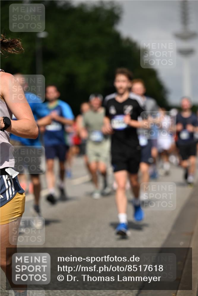 29.06.2025 - hella hamburg halbmarathon Dr. Thomas Lammeyer http://msf.ph/oto/8517618 29.06.2025 10:03:58 Kennedybrücke 1006, 1125, 1180, 1239, 1334, 1642, 1834, 1955, 2099, 2348, 2676, 2677, 2910, 3112, 3177, 3279, 3861, 3898, 4231, 4796, 5015, 5134, 5341, 5420, 6082, 6084, 6202, 6260, 6414, 6415, 6462, 6581, 6587, 7786, 7824, 8223, 8285, 8330, 8394, 8402, 8520, 8573, 8730, 9611, 10031, 10044, 10093, 10337, 10582, 10788, 11158, 11366 meine-sportfotos.de