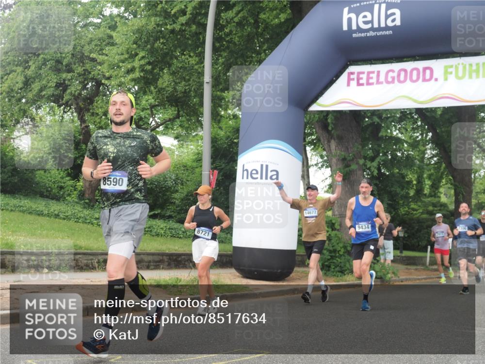 29.06.2025 - hella hamburg halbmarathon KatJ http://msf.ph/oto/8517634 29.06.2025 10:48:12 Zwischen KM18-KM19 1264, 8590, 8721 meine-sportfotos.de