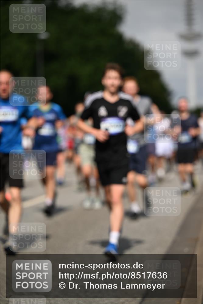 29.06.2025 - hella hamburg halbmarathon Dr. Thomas Lammeyer http://msf.ph/oto/8517636 29.06.2025 10:03:58 Kennedybrücke 1006, 1125, 1180, 1239, 1334, 1642, 1834, 1955, 2099, 2348, 2676, 2677, 2910, 3112, 3177, 3279, 3861, 3898, 4231, 4796, 5015, 5134, 5341, 5420, 6082, 6084, 6202, 6260, 6414, 6415, 6462, 6581, 6587, 7786, 7824, 8223, 8285, 8330, 8394, 8402, 8520, 8573, 8730, 9611, 10031, 10044, 10093, 10337, 10582, 10788, 11158, 11366 meine-sportfotos.de