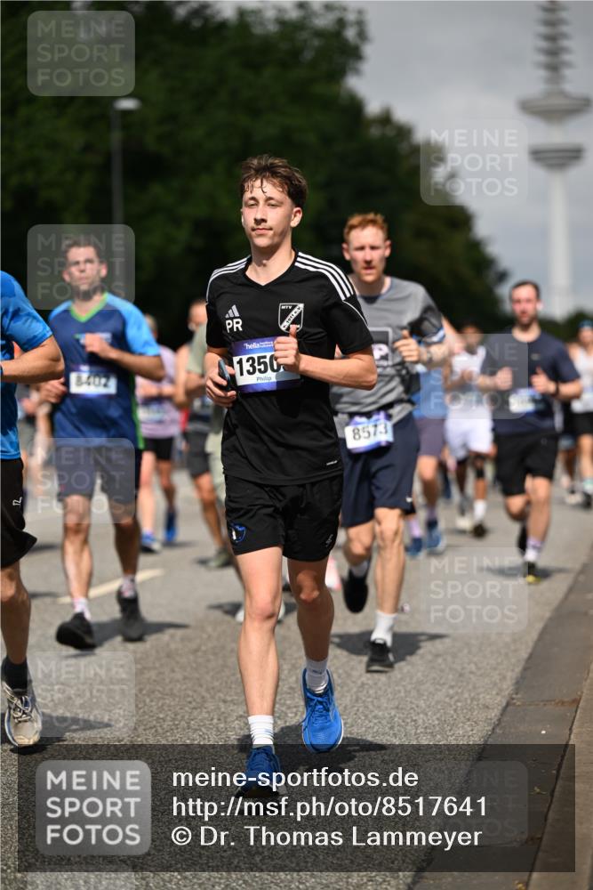 29.06.2025 - hella hamburg halbmarathon Dr. Thomas Lammeyer http://msf.ph/oto/8517641 29.06.2025 10:03:58 Kennedybrücke 1006, 1125, 1180, 1239, 1334, 1642, 1834, 1955, 2099, 2348, 2676, 2677, 2910, 3112, 3177, 3279, 3861, 3898, 4231, 4796, 5015, 5134, 5341, 5420, 6082, 6084, 6202, 6260, 6414, 6415, 6462, 6581, 6587, 7786, 7824, 8223, 8285, 8330, 8394, 8402, 8520, 8573, 8730, 9611, 10031, 10044, 10093, 10337, 10582, 10788, 11158, 11366 meine-sportfotos.de