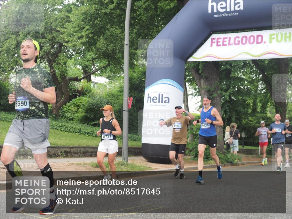 29.06.2025 - hella hamburg halbmarathon KatJ http://msf.ph/oto/8517645 29.06.2025 10:48:12 Zwischen KM18-KM19 1264, 8590, 8721 meine-sportfotos.de