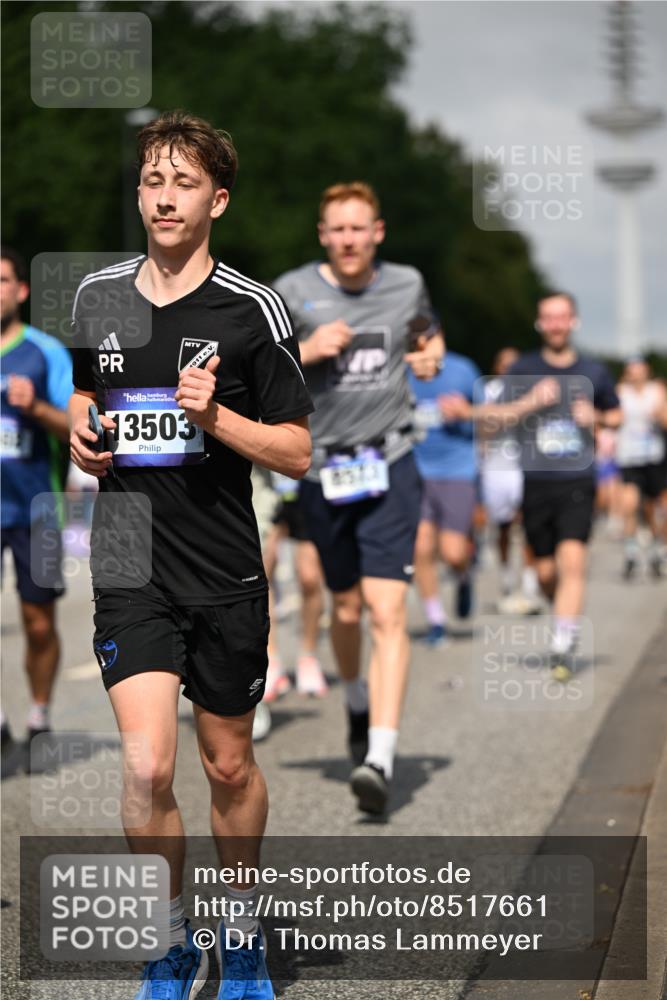 29.06.2025 - hella hamburg halbmarathon Dr. Thomas Lammeyer http://msf.ph/oto/8517661 29.06.2025 10:03:59 Kennedybrücke 1006, 1125, 1180, 1239, 1334, 1642, 1834, 2099, 2348, 2676, 2677, 2910, 3112, 3177, 3861, 3898, 4231, 4796, 5015, 5134, 5341, 5420, 5728, 6082, 6084, 6202, 6260, 6414, 6415, 6462, 6581, 6587, 7786, 7824, 8223, 8285, 8394, 8402, 8520, 8573, 8730, 9611, 10031, 10044, 10093, 10337, 10582, 10788, 11158, 11159, 11366 meine-sportfotos.de
