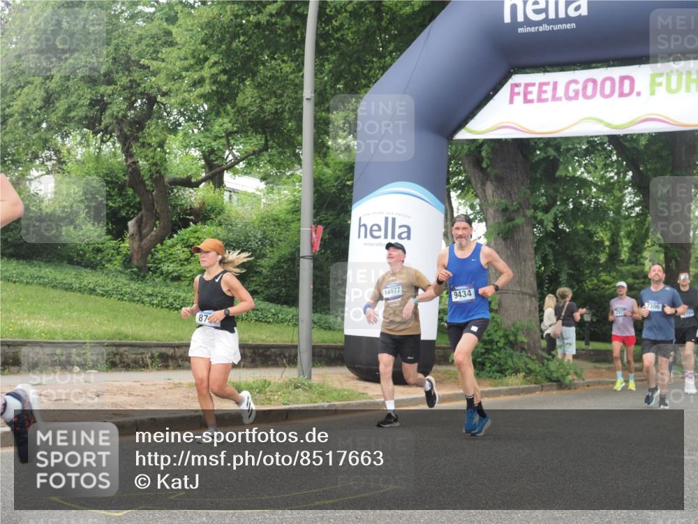 29.06.2025 - hella hamburg halbmarathon KatJ http://msf.ph/oto/8517663 29.06.2025 10:48:12 Zwischen KM18-KM19 1264, 8590, 8721 meine-sportfotos.de