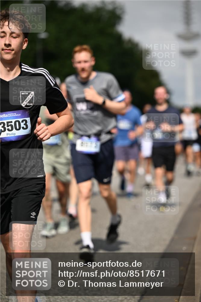 29.06.2025 - hella hamburg halbmarathon Dr. Thomas Lammeyer http://msf.ph/oto/8517671 29.06.2025 10:04:00 Kennedybrücke 1006, 1125, 1180, 1239, 1334, 1642, 1834, 2099, 2348, 2676, 2677, 3112, 3177, 3861, 3898, 4231, 4796, 5015, 5134, 5341, 5420, 5728, 6082, 6084, 6202, 6260, 6414, 6415, 6462, 6581, 6587, 7786, 7824, 8223, 8285, 8394, 8402, 8520, 8531, 8573, 8730, 9611, 10031, 10044, 10093, 10337, 10582, 10788, 11158, 11159, 11366 meine-sportfotos.de