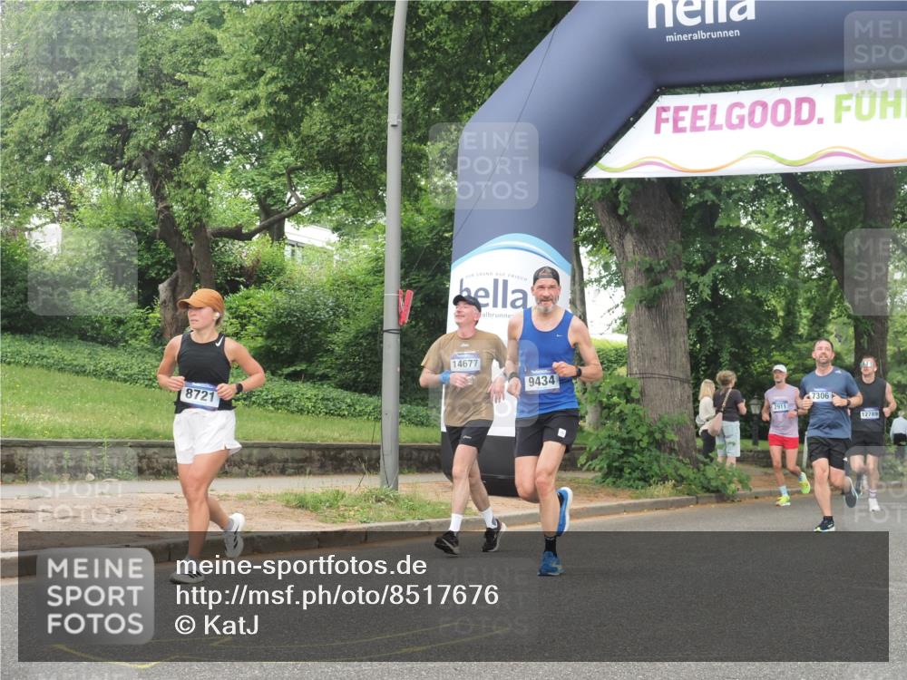 29.06.2025 - hella hamburg halbmarathon KatJ http://msf.ph/oto/8517676 29.06.2025 10:48:12 Zwischen KM18-KM19 1264, 8590, 8721 meine-sportfotos.de