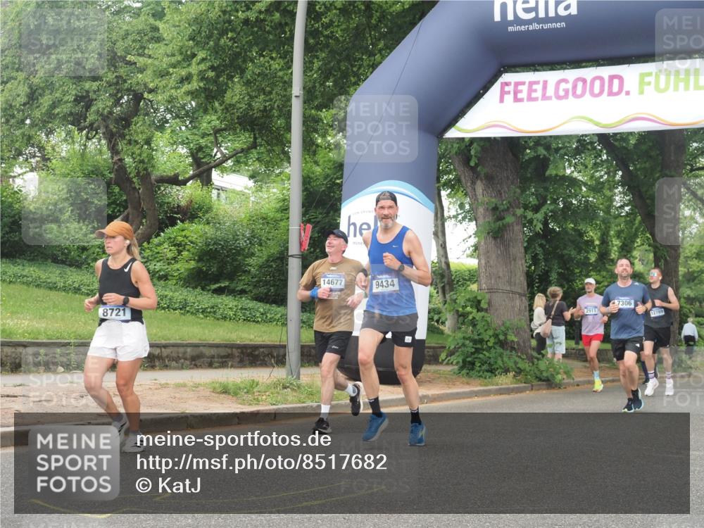 29.06.2025 - hella hamburg halbmarathon KatJ http://msf.ph/oto/8517682 29.06.2025 10:48:12 Zwischen KM18-KM19 1264, 8590, 8721 meine-sportfotos.de