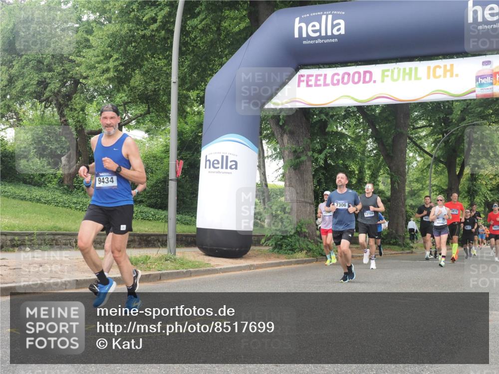 29.06.2025 - hella hamburg halbmarathon KatJ http://msf.ph/oto/8517699 29.06.2025 10:48:13 Zwischen KM18-KM19 1264, 8590, 8721 meine-sportfotos.de