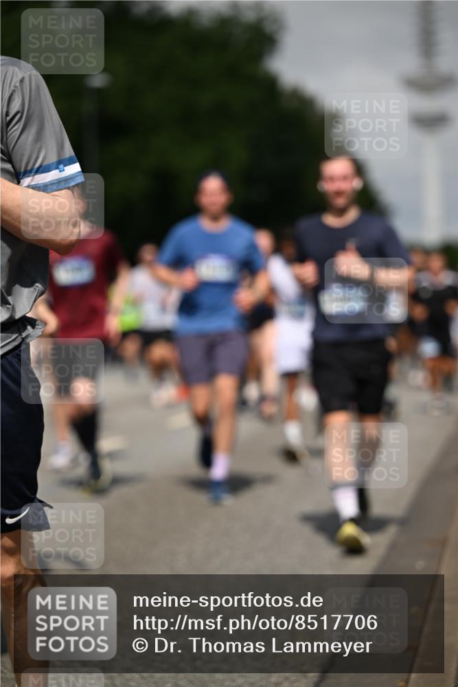 29.06.2025 - hella hamburg halbmarathon Dr. Thomas Lammeyer http://msf.ph/oto/8517706 29.06.2025 10:04:01 Kennedybrücke 1006, 1125, 1180, 1239, 1334, 1642, 2099, 2348, 2676, 2677, 3112, 3177, 3861, 3898, 4231, 4796, 5134, 5341, 5420, 5728, 6082, 6084, 6202, 6260, 6414, 6415, 6462, 6581, 6602, 7786, 7824, 8223, 8285, 8394, 8402, 8520, 8531, 8573, 8730, 9611, 10031, 10044, 10093, 10337, 10582, 10788, 11158, 11159, 11366 meine-sportfotos.de