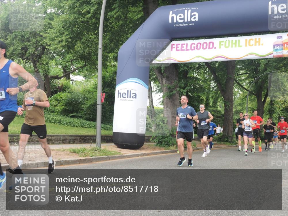 29.06.2025 - hella hamburg halbmarathon KatJ http://msf.ph/oto/8517718 29.06.2025 10:48:13 Zwischen KM18-KM19 1264, 8590, 8721 meine-sportfotos.de