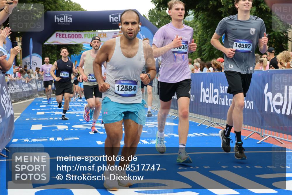 29.06.2025 - hella hamburg halbmarathon Strokosch-Dieckow http://msf.ph/oto/8517747 29.06.2025 10:55:30 Ziel 1130, 2252, 2771, 2982, 3037, 4951, 5319, 6591, 6938, 8573, 11554, 11568, 12196, 12515, 12544, 12584, 13234, 13267, 14036, 14592, 16110, 16213, 16334, 16609, 17603, 17615, 17940 meine-sportfotos.de