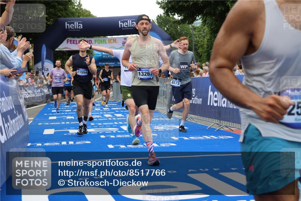 29.06.2025 - hella hamburg halbmarathon Strokosch-Dieckow http://msf.ph/oto/8517766 29.06.2025 10:55:31 Ziel 1120, 1130, 2252, 2771, 2955, 2982, 3037, 4951, 5319, 6591, 6938, 8573, 11039, 11554, 11568, 12196, 12515, 12544, 12584, 13234, 13267, 14036, 14592, 15896, 16110, 16213, 16334, 16609, 17603, 17615, 18064 meine-sportfotos.de