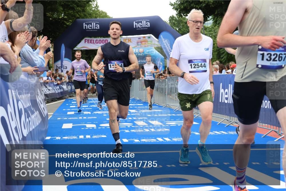 29.06.2025 - hella hamburg halbmarathon Strokosch-Dieckow http://msf.ph/oto/8517785 29.06.2025 10:55:32 Ziel 1120, 2252, 2771, 2955, 2982, 3037, 4897, 4951, 5319, 6591, 8573, 11039, 11554, 11568, 12196, 12515, 12544, 12584, 13234, 13267, 14036, 14592, 15896, 16110, 16213, 16334, 16609, 17615, 18064 meine-sportfotos.de