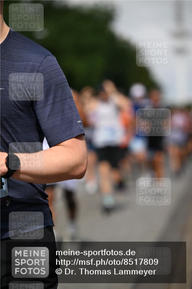 29.06.2025 - hella hamburg halbmarathon Dr. Thomas Lammeyer http://msf.ph/oto/8517809 29.06.2025 10:04:04 Kennedybrücke 1006, 1125, 1180, 1239, 1264, 1334, 2099, 2346, 2348, 2582, 2584, 2676, 2677, 3112, 3177, 3861, 3898, 4013, 4231, 4594, 4796, 5341, 5728, 6082, 6084, 6104, 6201, 6202, 6260, 6414, 6415, 6462, 6581, 6602, 7159, 7786, 7824, 8223, 8394, 8402, 8520, 8531, 8573, 8730, 9611, 10031, 10044, 10093, 10268, 10337, 10582, 10788, 11158, 11159, 11366 meine-sportfotos.de