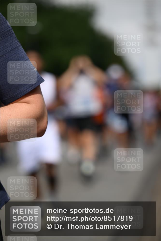 29.06.2025 - hella hamburg halbmarathon Dr. Thomas Lammeyer http://msf.ph/oto/8517819 29.06.2025 10:04:04 Kennedybrücke 1006, 1125, 1180, 1239, 1264, 1334, 2099, 2346, 2348, 2582, 2584, 2676, 2677, 3112, 3177, 3861, 3898, 4013, 4231, 4594, 4796, 5341, 5728, 6082, 6084, 6104, 6201, 6202, 6260, 6414, 6415, 6462, 6581, 6602, 7159, 7786, 7824, 8223, 8394, 8402, 8520, 8531, 8573, 8730, 9611, 10031, 10044, 10093, 10268, 10337, 10582, 10788, 11158, 11159, 11366 meine-sportfotos.de