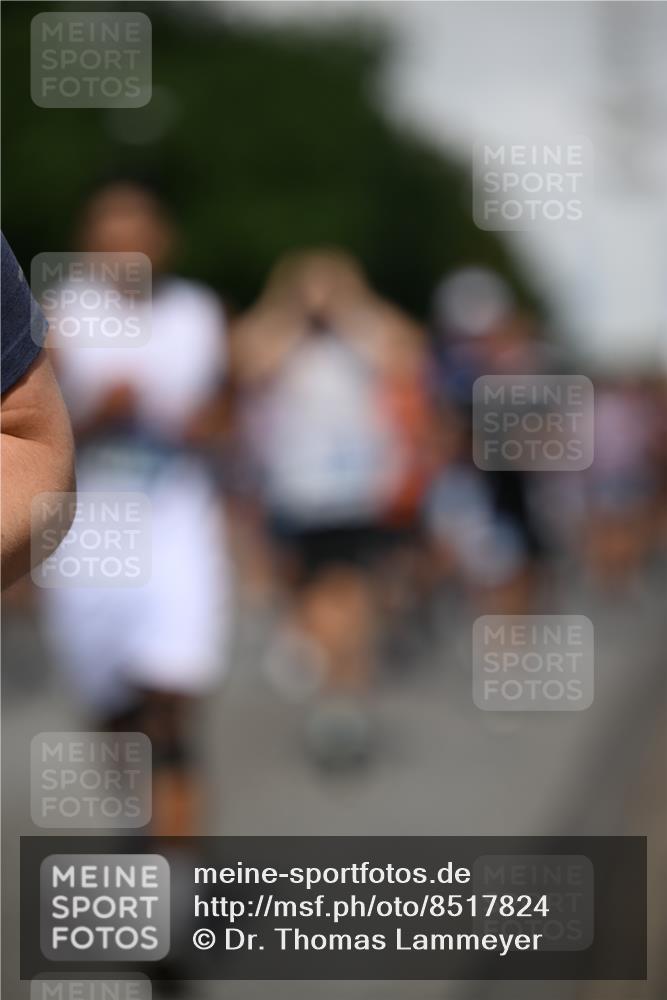 29.06.2025 - hella hamburg halbmarathon Dr. Thomas Lammeyer http://msf.ph/oto/8517824 29.06.2025 10:04:04 Kennedybrücke 1006, 1125, 1180, 1239, 1264, 1334, 2099, 2346, 2348, 2582, 2584, 2676, 2677, 3112, 3177, 3861, 3898, 4013, 4231, 4594, 4796, 5341, 5728, 6082, 6084, 6104, 6201, 6202, 6260, 6414, 6415, 6462, 6581, 6602, 7159, 7786, 7824, 8223, 8394, 8402, 8520, 8531, 8573, 8730, 9611, 10031, 10044, 10093, 10268, 10337, 10582, 10788, 11158, 11159, 11366 meine-sportfotos.de