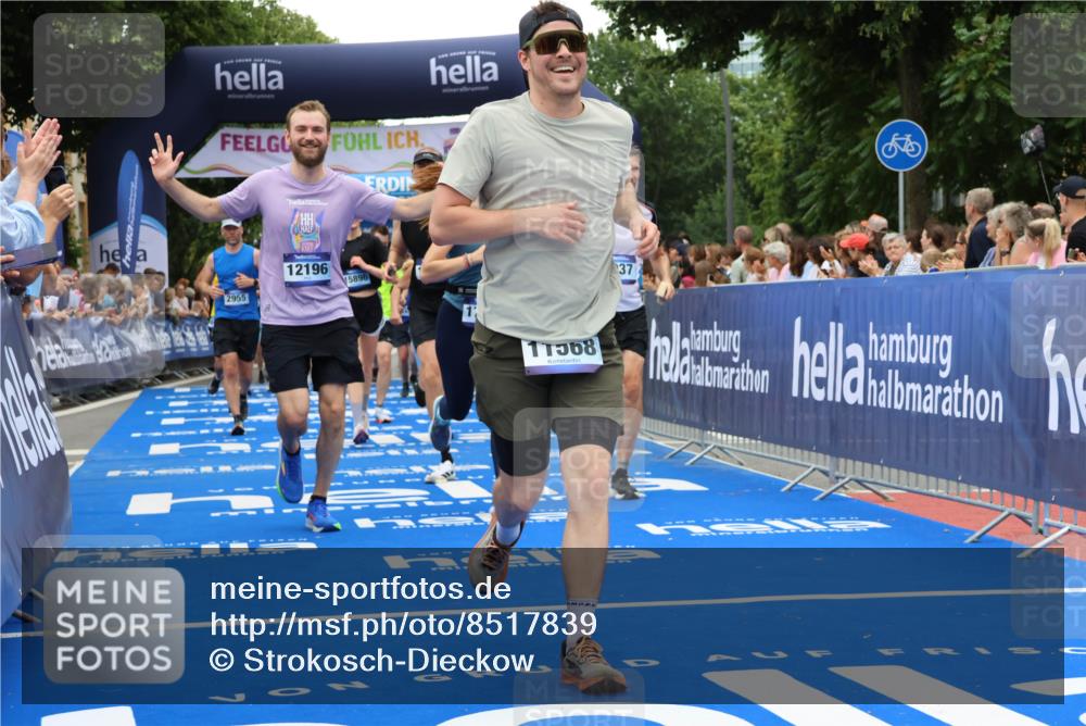 29.06.2025 - hella hamburg halbmarathon Strokosch-Dieckow http://msf.ph/oto/8517839 29.06.2025 10:55:34 Ziel 1120, 1143, 1834, 2955, 2982, 3037, 4897, 5319, 6591, 8255, 8573, 8618, 10212, 11039, 11554, 11568, 12196, 12515, 12544, 12584, 13267, 14036, 14592, 14909, 15896, 16110, 16334, 16609, 17615, 18064 meine-sportfotos.de