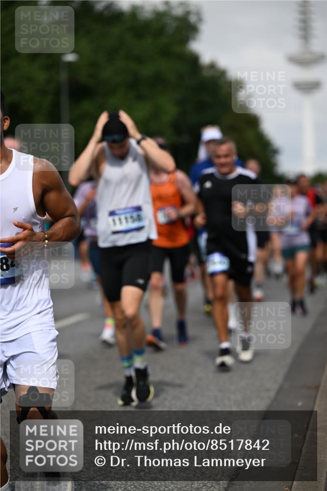 29.06.2025 - hella hamburg halbmarathon Dr. Thomas Lammeyer http://msf.ph/oto/8517842 29.06.2025 10:04:05 Kennedybrücke 1006, 1180, 1239, 1264, 1334, 2099, 2159, 2346, 2348, 2582, 2584, 2677, 3112, 3177, 3861, 3898, 4013, 4231, 4594, 4796, 5341, 5728, 6082, 6084, 6104, 6201, 6202, 6260, 6462, 6581, 6602, 7159, 7786, 7824, 8223, 8394, 8402, 8520, 8531, 8573, 8730, 9611, 10031, 10044, 10268, 10337, 10582, 10788, 11158, 11159, 11366 meine-sportfotos.de