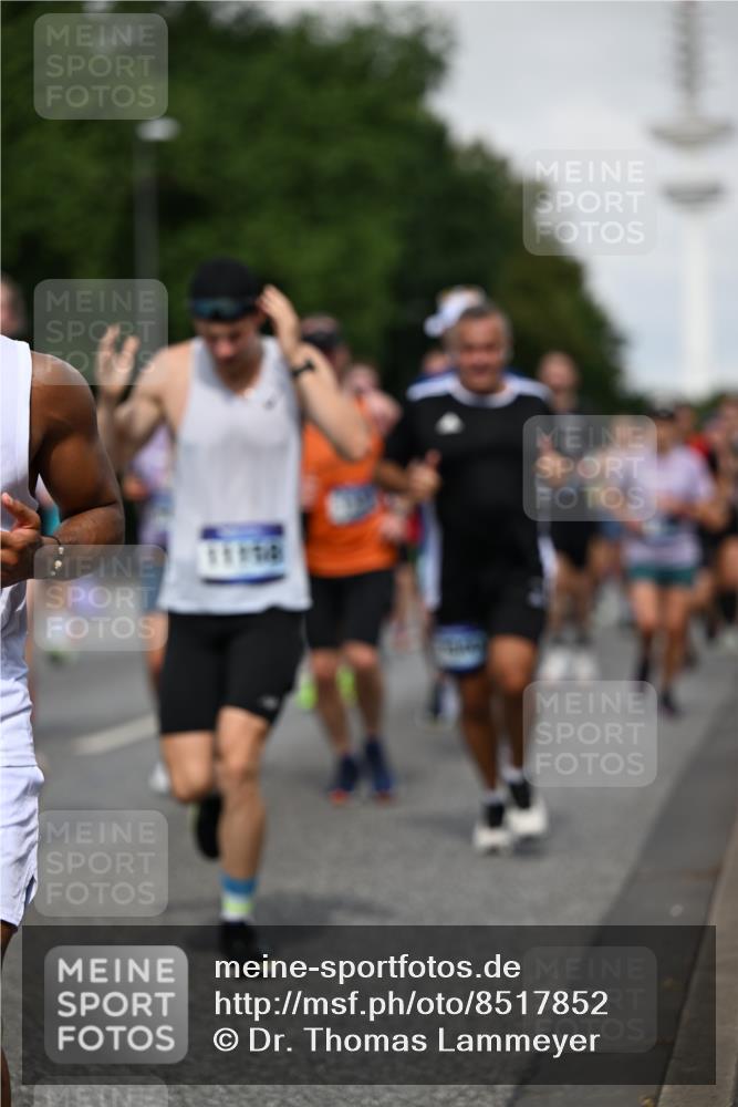 29.06.2025 - hella hamburg halbmarathon Dr. Thomas Lammeyer http://msf.ph/oto/8517852 29.06.2025 10:04:05 Kennedybrücke 1006, 1180, 1239, 1264, 1334, 2099, 2159, 2346, 2348, 2582, 2584, 2677, 3112, 3177, 3861, 3898, 4013, 4231, 4594, 4796, 5341, 5728, 6082, 6084, 6104, 6201, 6202, 6260, 6462, 6581, 6602, 7159, 7786, 7824, 8223, 8394, 8402, 8520, 8531, 8573, 8730, 9611, 10031, 10044, 10268, 10337, 10582, 10788, 11158, 11159, 11366 meine-sportfotos.de