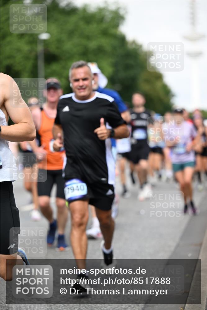 29.06.2025 - hella hamburg halbmarathon Dr. Thomas Lammeyer http://msf.ph/oto/8517888 29.06.2025 10:04:06 Kennedybrücke 1006, 1180, 1239, 1264, 1334, 2099, 2159, 2346, 2348, 2447, 2582, 2584, 2677, 3112, 3177, 3861, 3898, 4013, 4231, 4594, 4796, 5341, 5728, 6082, 6084, 6104, 6201, 6202, 6260, 6462, 6581, 6602, 7159, 7786, 7824, 8223, 8394, 8402, 8520, 8531, 8573, 8730, 9611, 10031, 10044, 10268, 10337, 10582, 10587, 10788, 11158, 11159, 11366 meine-sportfotos.de